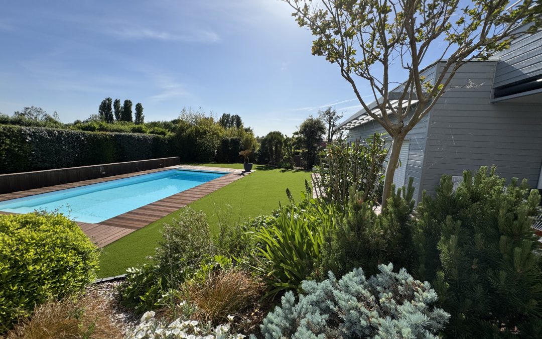 Aménagement extérieur de villa contemporaine à Châtelaillon-Plage